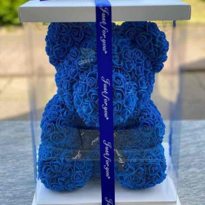 Ursulet floral albastru din Trandafiri 40 cm, decorat manual, cutie cadou