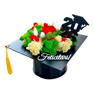 Aranjament floral absolvire 2026 Ceremony, tip toca, cu licheni stabilizati si flori criogenate, Verde/Negru