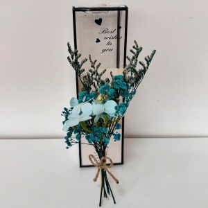 Aranjament floral de primavara, cu LED, buchet hortensii de sapun si flori criogenate, Albastru