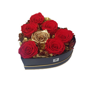 Aranjament floral in forma de inima, 7 trandafiri