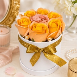 Aranjament floral Glamour Double Color cu 7 trandafiri de sapun bicolor, in cutie rotunda, 16x11 cm, Portocaliu-Roz - Img 3