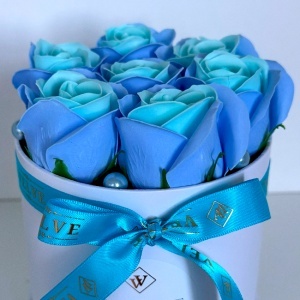 Aranjament floral Glamour Double Color, cutie rotunda cu 7 trandafiri sapun in doua culori, Blue - Img 2