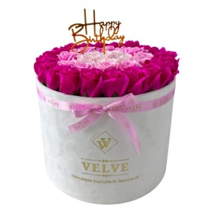 Aranjament Floral Majestic, cu trandafiri din sapun in 3 nuante de roz, in cutie alba de catifea, cu mesaj "Happy Birthday"