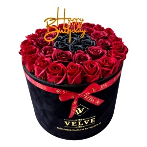 Aranjament Floral Majestic, cu trandafiri din sapun rosii, bordo si negri, in cutie neagra de catifea, cu mesaj "Happy Birthday"