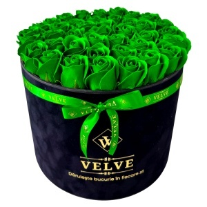 Aranjament Floral Majestic Green, cu trandafiri din sapun, in cutie neagra de catifea