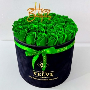 Aranjament Floral Majestic Green, cu trandafiri din sapun, in cutie neagra de catifea, cu mesaj "Happy Birthday" - Img 3