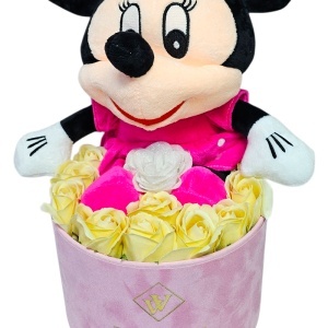 Aranjament floral Minnie Mouse cu trandafiri de sapun in cutie catifea roz - Img 3