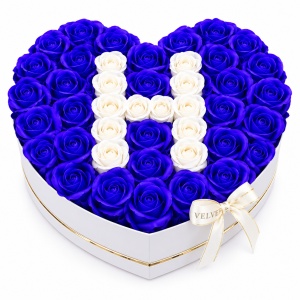 Aranjament floral personalizat cu litera, cutie inima alba cu 49 trandafiri de sapun, Albastru-Alb - Img 8