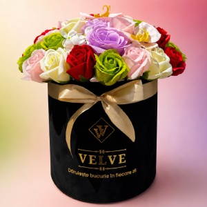 Aranjament floral premium in cutie de catifea neagra cu trandafiri, orhidee si hortensii de sapun - Img 3