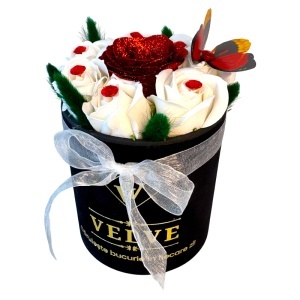 Aranjament floral Red Sparkle cu trandafiri de sapun, lagurus criogenat si cristale, in cutie neagra de catifea, Alb-Rosu