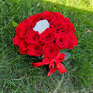 Buchet floral cu 23 de trandafiri criogenati
