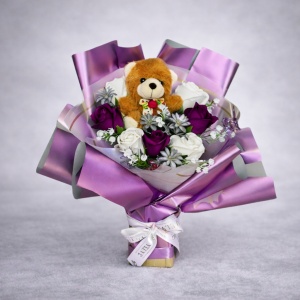 Buchet Love Purple , trandafiri de sapun, plante artizanale si ursulet, Mov
