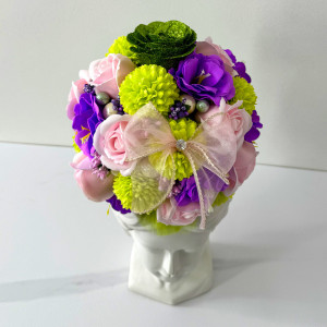 Buchet Mireasa cu trandafiri, stamine si dalii de sapun, multicolor 1