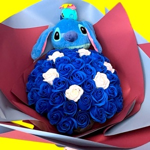 Buchet premium Stitch cu 51 trandafiri de sapun, Albastru-Alb - Img 3