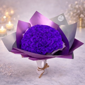 Buchet Purple Roses cu 101 trandafiri de sapun, 40 cm