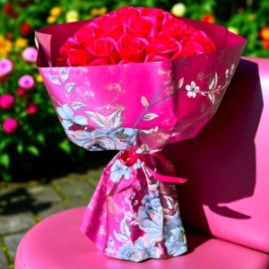 Buchet Royal Red cu 55 trandafiri de sapun - Img 3