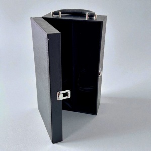 Caseta eleganta din piele eco cu maner, pentru doua sticle si patru accesorii vin, Negru - Img 1