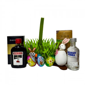 Cos Easter, decoratiune iepure, 3 oua ciocolata Choco Pack 60gr, ciocolata Heidi 80gr, Absolut Vodka 200ml, Angelli 200ml, cafea Davidoff 250gr, in cos verde cu toarta
