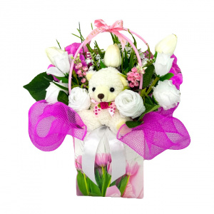 Cosulet aniversar Floral Collection, cu ursulet de plus, plante verzi, hortensii, lalele, trandafiri si lacramioare artizanale