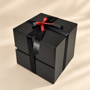 Cutie pentru cadou Black Elegance, neagra cu panglica si fundita, 26x25 cm - Img 4