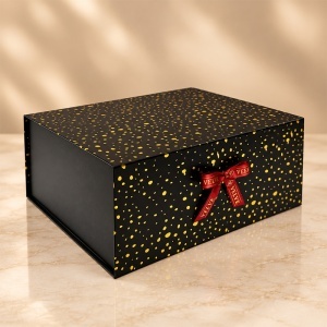 Cutie pentru cadou Golden Dots, neagra cu model auriu si fundita, 25X14 cm - Img 3