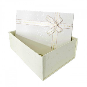 Cutie pentru cadouri, alb/crem, cu imprimeu subtil - 33 x 24.5 x 12 - Img 1