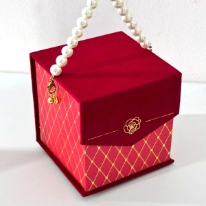 Cutie premium Cub Luxury Rose, cu catifea, pentru accesorii, maner din perle, Rosu
