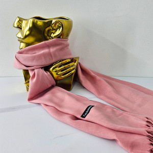 Esarfa tip sal Belladona, din material subtire, cu franjuri si emblema, Roz, 180x65 cm