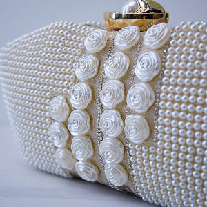 Geanta de ocazie, Opulent Style, de tip clutch, cu detalii decorative florale si perle, Crem
