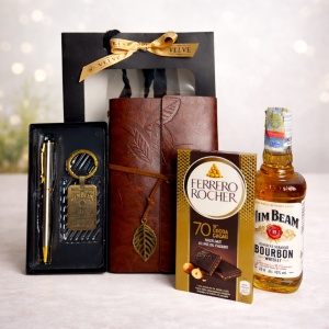Pachet barbati Gentleman Premium, agenda vintage, whisky Jim Beam 200 ml, Ferrero Rocher, set pix si breloc