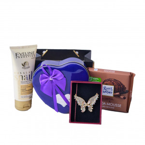 Pachet cadou Tenderness, cu brosa martisor fluture, crema pentru maini Eveline Royal Snail, ciocolata Ritter Sport Cacao Mousse si cutie metalica cu trandafiri de sapun si ursulet plus, in punga eleganta tip poseta, Albastru indigo - Img 9