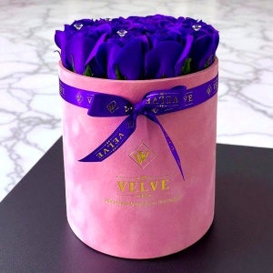 Pachet Crystal Beauty, cu aranjament floral, parfum arabesc Extrait de parfum Samah Amethyst, Riiffs, Femei 100 ml, praline Raffaello 80g, Mov - Img 2