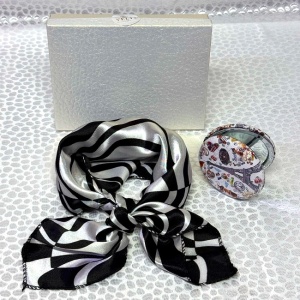 Pachet Elegance pentru femei, cu esarfa eleganta si oglinda, in cutie cadou, Zebra