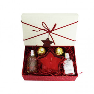 Pachet GiftDay pentru dama, Lumanare in forma de stea, Gel de dus Molton Brown Orange Bergamote 50ml, Lotiune de corp Vetiver Grapefruit 50ml si 2 Praline Ferrero, in cutie alba, 19x12x7 cm