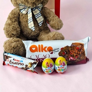 Pachet pentru copii Sweet Hug, ursulet de plus maro si mix dulciuri Kinder & Alka - Img 4