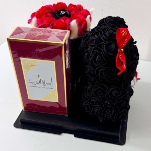 Pachet pentru indragostiti, Berny, aranjament floral cu trandafiri de sapun, parfum arabesc si ursulet floral, Negru-Rosu - Img 4