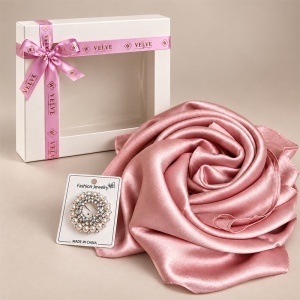 Pachet Silky pentru femei cu esarfa eleganta si brosa, 170 x 90 cm, Roz pudrat - Img 5