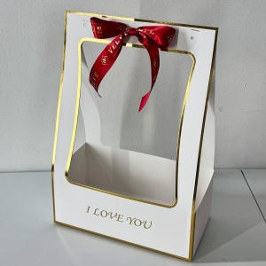 Pachet Special Valentine, Prosecco Gancia 200ml, praline Raffaello 80gr., aranjament floral cu 9 trandafiri din sapun, Alb