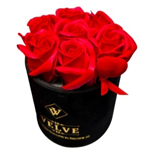 Pachet Special Valentine, ursulet Tommy 20 cm si aranjament cu 7 trandafiri de sapun, in cutie eleganta - Img 4
