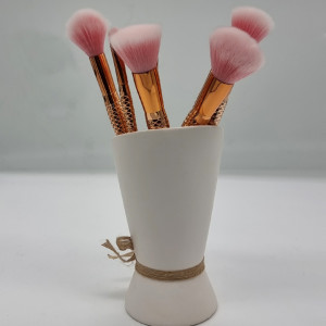 Pachet suport ceramic Bow, alb, cu set pensule incluse
