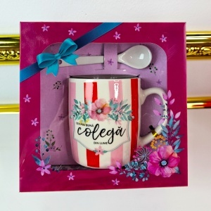 Set „Cea mai buna colega din lume”, esarfa eleganta, cana personalizata, praline Raffaello si crema de maini Eveline, in punga de cadou - Img 2