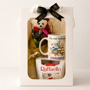 Set „Cea mai minunata Diriginta” cu cana personalizata, minibuchet cu ursulet, praline Raffaello si ambalaj elegant - Img 2