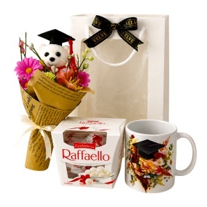 Set absolvire, cana portelan design toca 400 ml, buchet cu ursulet absolvent, Raffaello 150g si punga cadou inclusa