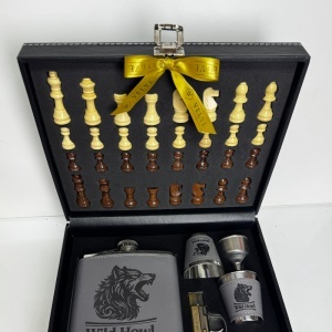Set cadou pentru barbati Wild Howl, servieta cu tabla si piese de sah, plosca 300 ml, 2 pahare de 50 ml si bricheta cu laser - Img 7