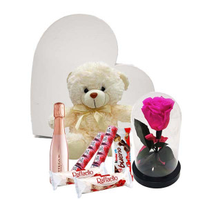 Set cadou pentru femei, trandafir criogenat, ursulet de plus, Bottega- Rose Gold, kinder Bueno, Mon Cherry si Raffaello