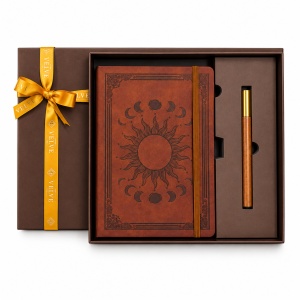 Set Celestial cu agenda vintage din piele ecologica si pix, design Soare si fazele Lunii, in cutie eleganta - Img 1