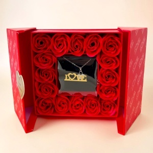 Set Love Box cu 16 trandafiri de sapun si colier inima din otel inoxidabil, in cutie eleganta - Img 4