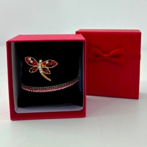 Set Martisor bratara cu cristale multicolore si brosa libelula rosie cu cristale, in cutie eleganta rosie - Img 3