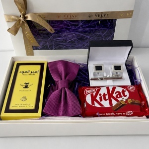 Set pentru barbati Imperial Violet Edition cu parfum arabesc Ameer Al Oudh 50 ml, papion mov, butoni, ac de cravata si ciocolata - Img 5