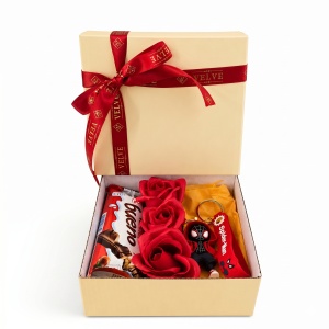 Set pentru copii Joy Box Spider-Man, breloc figurina, 3 trandafiri rosii de sapun si Kinder Bueno - Img 4